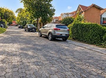 d6035f0e448f663dc1d01977a9681eaeb434010bf1112dc465c532b2baa37aa0 · Terreno con Uso de Suelo Condominal Para 3 Casas en Sayavedra