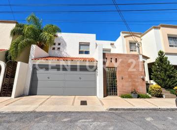 Casa · 255m² · 3 Recámaras · 2 Estacionamientos · Casa en Venta Lomas Universidad III