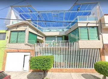 Casa de 4 habitaciones, Nezahualcóyotl · Casa de 200 m² con 4 Recámaras en Venta en Bosques de Aragón