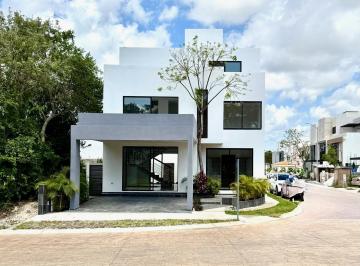 Casa · 205m² · 4 Recámaras · 2 Estacionamientos · Hermosa Casa en Rio Residencial