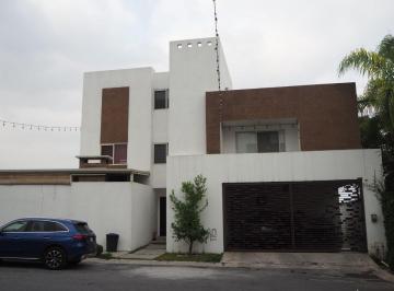 Casa de 3 habitaciones, Monterrey · Casa de 3 Niveles con Terreno Excedente en Cumbres Madeira