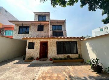 f15e07c0ebbab206b819c198b6e411fdce03f99140d9b53e6e6cb17aa88af79a · Casa en Venta en Veracruz de 4 Hab. y 3 Nieles Fracc. Tampiquera