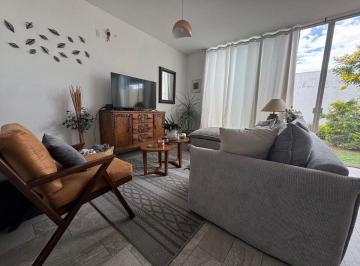 cedf25f9645ed56e1c874e64490ee9e1f19684c656f960957fa9ef1e2d615c8a · Casa en Venta en Fraccionamiento Valle Imperial