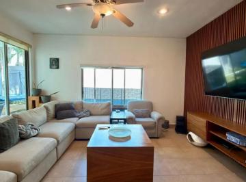 1 · Casa en Venta o Renta en Sm 12 Cancún: Ubicación Privilegiada y Amplias Amenidades