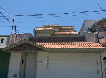 Casa · 343m² · 4 Recámaras · 2 Estacionamientos · Casa en Venta en Colonia Petrolera