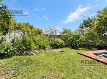 Casa · 400m² · 3 Recámaras · 8 Estacionamientos · Venta de Propiedad Como Terreno en Altos de Oaxtepec, Morelos…clave 6401