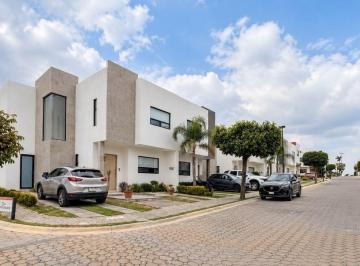 Casa · 145m² · 3 Recámaras · 2 Estacionamientos · Casa en Venta en Esquina en Parque Aguascalientes Lomas de Angelopolis