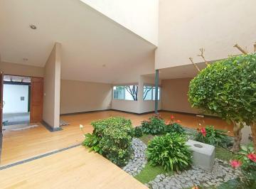 Casa · 348m² · 3 Recámaras · 3 Estacionamientos · Casa en Renta en Juriquilla con Recámara Principal en Planta Baja