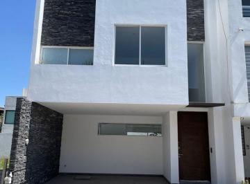 Casa de 3 habitaciones, San Pedro Cholula · Opoctunidad de Casa en Venta en Arboreto en Forjadores, con 3 Recámaras y Roofgarden
