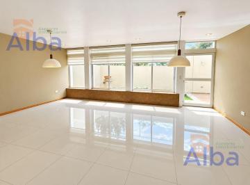 Casa · 220m² · 3 Recámaras · 2 Estacionamientos · Casa en Renta en Fraccionamiento Los Bosques