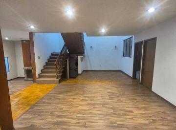 Casa de 3 habitaciones, Toluca · ¡En Venta | Amplia Casa con Jardín y Excelentes Espacios!