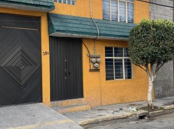Casa · 288m² · 3 Recámaras · 2 Estacionamientos · Casa en Venta Col. Evolución Nezahualcoytl