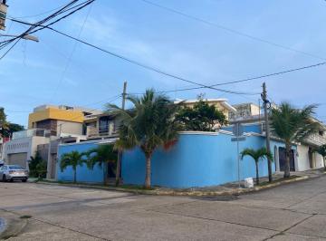 Casa de 4 habitaciones, Coatzacoalcos · En Venta Hermosa Casa en La Colonia Petrolera