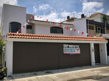 Casa · 251m² · 3 Recámaras · 3 Estacionamientos · Casa en Renta, Col. Monraz, Guadalajara, Jalisco.