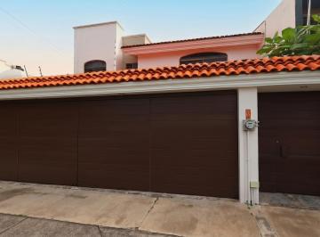 Casa · 251m² · 3 Recámaras · 3 Estacionamientos · Casa en Renta, Col. Monraz, Guadalajara.