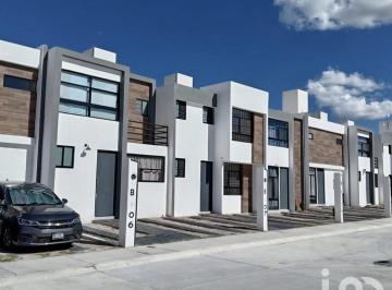 Casa · 83m² · 3 Recámaras · 2 Estacionamientos · Casa en Renta Fraccionamiento Villalba Corregidora Queretaro
