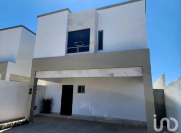 Casa · 186m² · 3 Recámaras · 2 Estacionamientos · Casa Eequipada con Cocineta y Closet en Venta en La Ciudad de Torreón