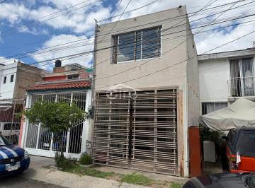 Casa de 3 habitaciones, San Pedro Tlaquepaque · Casa en Venta en Fraccionamiento Revolución