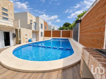 Casa · 265m² · 6 Recámaras · 4 Estacionamientos · Venta de Casa en Puerto Morelos con Alberca