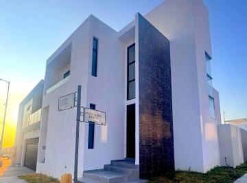 Casa de 4 habitaciones, Alvarado · Residencia Nueva en Esquina en Lomas de La Rioja
