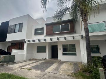 Casa de 4 habitaciones, Zapopan · Casa en Venta N 4 Recámaras en Venta en Fracc La Cima