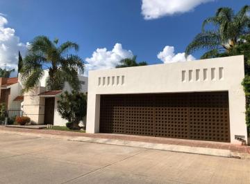 Casa · 320m² · 3 Recámaras · 3 Estacionamientos · Casa en Venta en Circuito Santa Fe Junta La Ibero