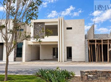 Casa · 288m² · 4 Recámaras · 2 Estacionamientos · Casa en Fraccionamiento Valle de Fontanna