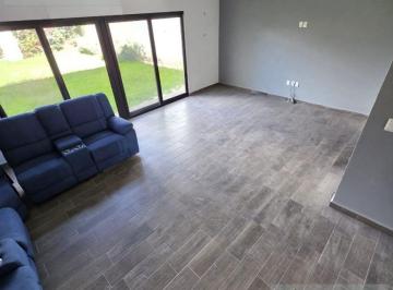 Casa en condominio · 200m² · 3 Recámaras · 2 Estacionamientos · Casa con Gran Jardin Residencial La Escondida en La Lejona