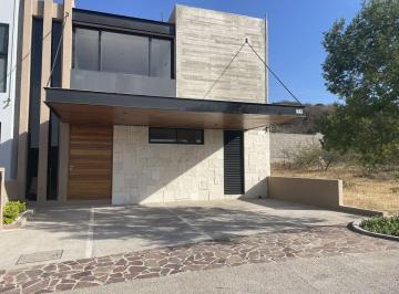 739bb5f4d0f9c43fe70b40df12434f3a02c564f6fb5ed8241ab721c039e64074 · Casa en Renta con Vista Panoramica en Altozano Querétaro