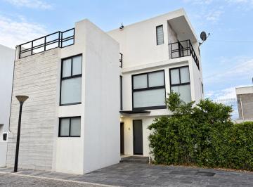Casa en condominio de 3 habitaciones, San Pedro Cholula · Casa en Renta en Residencial Rocallosas, Momoxpan | Alberca y Terraza