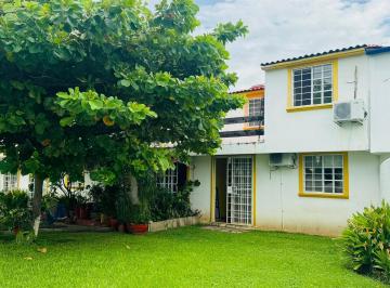 Casa · 101m² · 3 Recámaras · 1 Estacionamiento · Casa en Venta en La Marquesa Acapulco: 3 Recámaras con Alberca y Jardín Privado Casa con Mejoras Ce