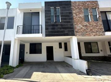 Casa en condominio de 3 habitaciones, Zapopan · Casa en Renta en Rinconadas del Valle