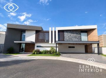 03dc0ea656338744e3a6143405a76774721173cbea61b828e24751f5c0fc1168 · Casa en Zibatá | Alberca Climatizada con Jacuzzi, Amplio Jardín y 5 Recámaras