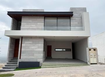 Casa de 3 habitaciones, San Luis Potosí · Casa en Venta en Zona Exclusiva Residencial en Privada Villandares (A Estrenar)