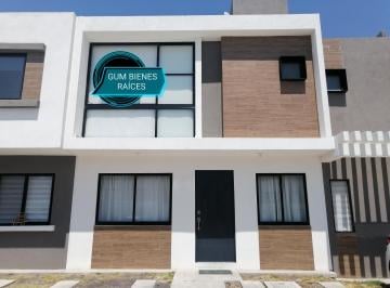 Casa · 122m² · 4 Recámaras · 2 Estacionamientos · Amplia Casa en Renta en Zakia El Marques Queretaro Gaa