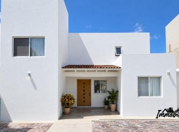 N/A · Residencia Familiar con Gran Jardín y Habitación Principalen Planta Baja | San Francisco Juriquilla