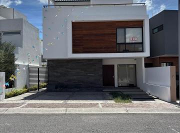 N/A · Hermosa Casa con Acabados de Lujo en Privada Tranquila