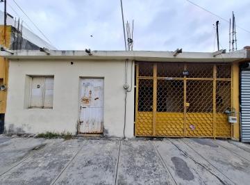 N/A · Casa en Venta en Venustiano Carranza, Monterrey, Frente a Parque