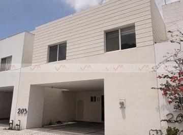 Casa · 266m² · 4 Recámaras · 2 Estacionamientos · Casa en Renta en Ventanas de La Huasteca