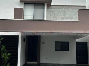 Casa · 173m² · 3 Recámaras · 2 Estacionamientos · Casa en Venta en Privalia Cumbres