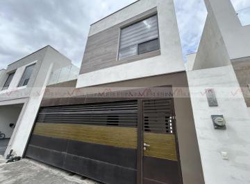 Casa · 154m² · 3 Recámaras · 2 Estacionamientos · Casa en Renta en Gran Reserva