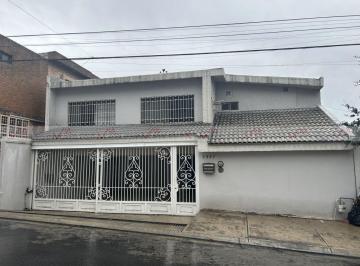 Casa · 437m² · 3 Recámaras · 2 Estacionamientos · Casa en Renta en Cumbres 5o. Sector