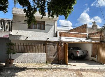 Casa · 308m² · 5 Recámaras · 2 Estacionamientos · Casa Para Remodelar en Nuevo México, Zapopan