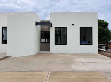 Casa de 2 habitaciones, Manzanillo · Casa Nueva Amplia de 2 Recamaras y 2 Baños en Av La Joya Manzanillo