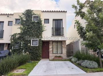 Casa en condominio de 3 habitaciones, El Marqués · Casa en Renta Tres Recámaras en Capital Sur