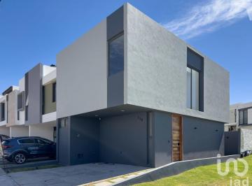 Casa · 152m² · 3 Recámaras · 2 Estacionamientos · Casa en Venta en Av Aldamar, Tlajomulco