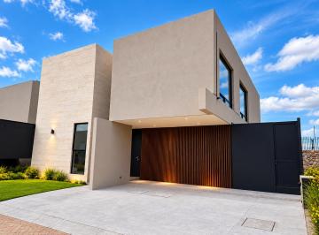 Casa de 3 habitaciones, Querétaro · Diseño y Buen Gusto en Lomas del Campanario Norte