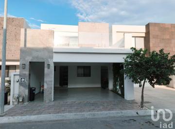 Casa · 112m² · 3 Recámaras · 2 Estacionamientos · Casa Equipada en Venta con Paneles Solares en Toscana Residencial