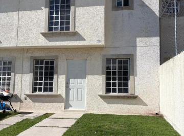 Casa · 126m² · 3 Recámaras · 2 Estacionamientos · Casa en Renta La Cantera Celaya