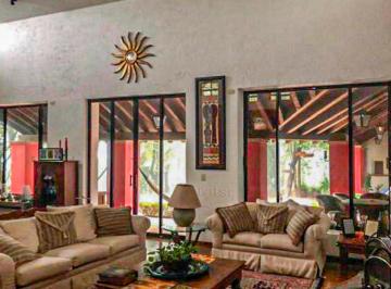 Casa de 3 habitaciones, San Pedro Garza García · Casa en Venta en San Ángel
